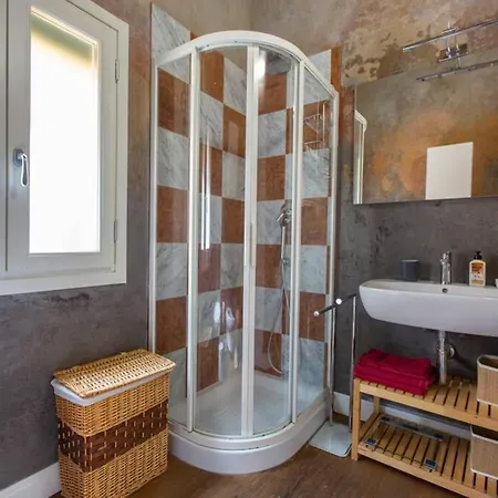Cozy In San Frediano Apartment