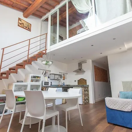 Cozy In San Frediano Apartment